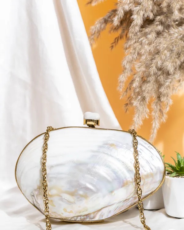 Aurira_Oval_MOP_Clutch_Bag_Single_Side